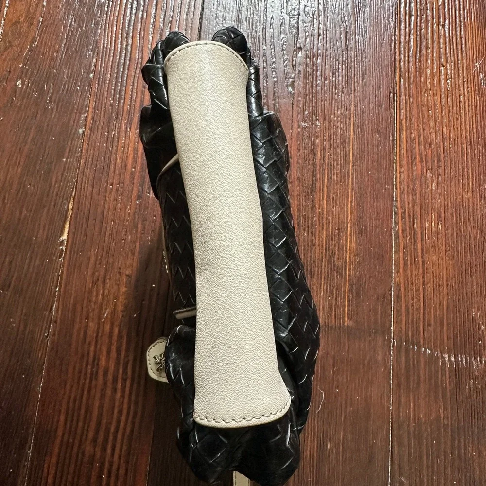 Vintage Simply Vera Wang‎ Wristlet Purse Black and White Weave